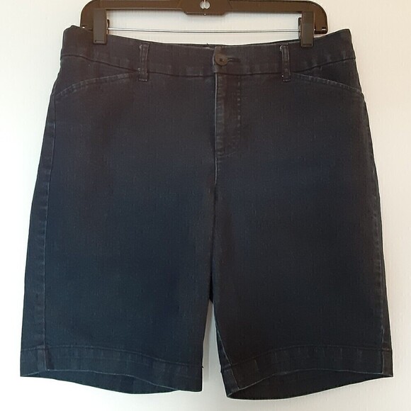 St John’s Bay Women’s Denim Blue Bermuda Jean Shorts Size 12P Machine Washable - Picture 1 of 7